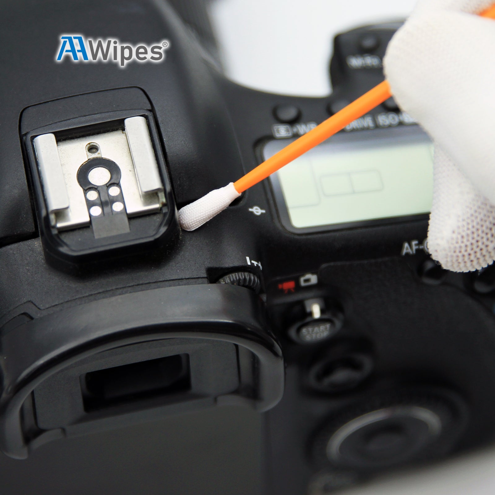 AAwipes Superfine Fiber Clean Swabs work well in both macro and micro work. As large tips are thermally bonded to the handles, and the cleaning swabs do not contain any glue or adhesives residues by themselves. They are able to access ultra-narrow crevices, e.g. to remove adhesive tape residues, or excess lubricant oil in PCB board, and firearms, leaving no dust and lint behind. Shaft is made of durable material polypropylene.