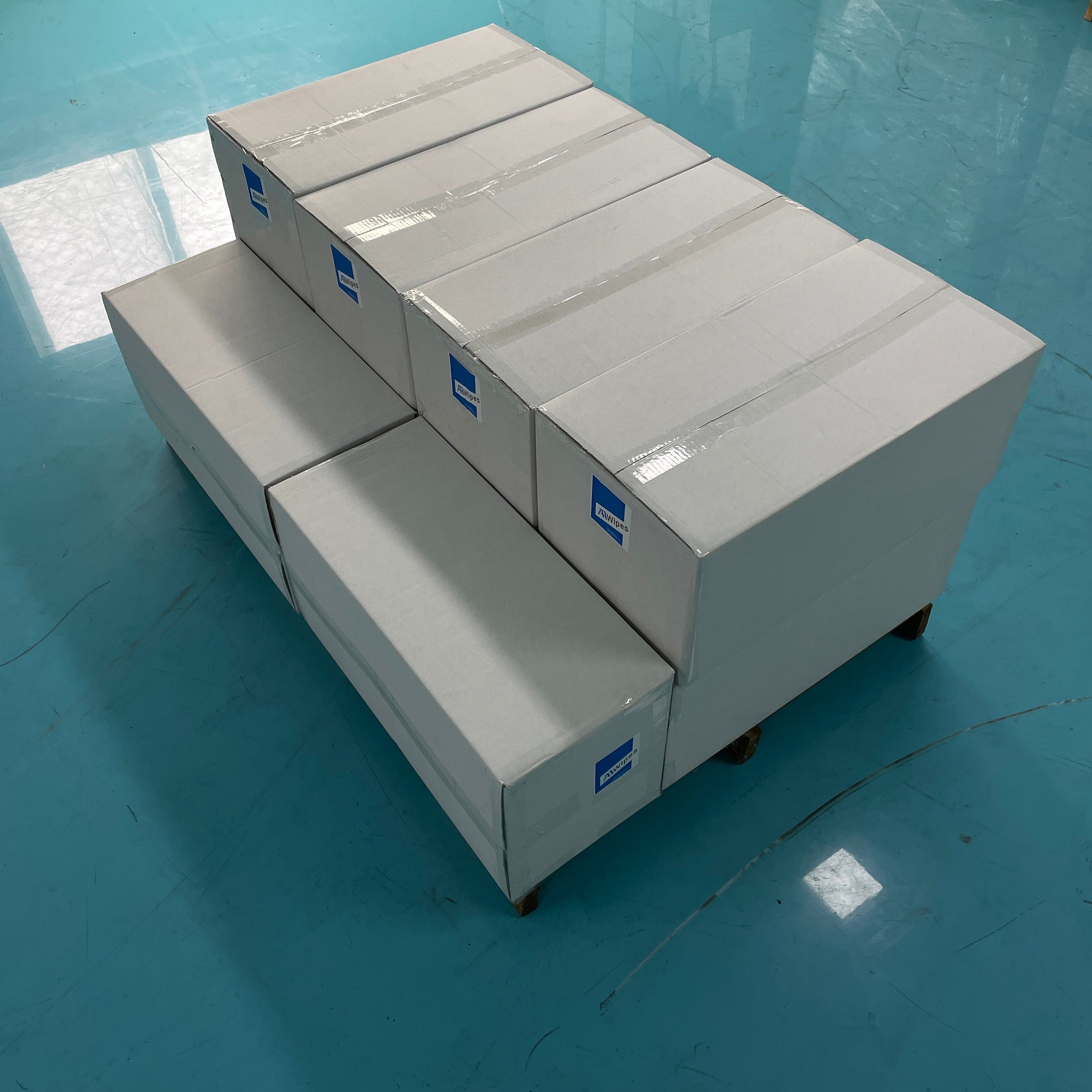 Case packed 100% polyester cleanroom wipes for bulk B2B suppl