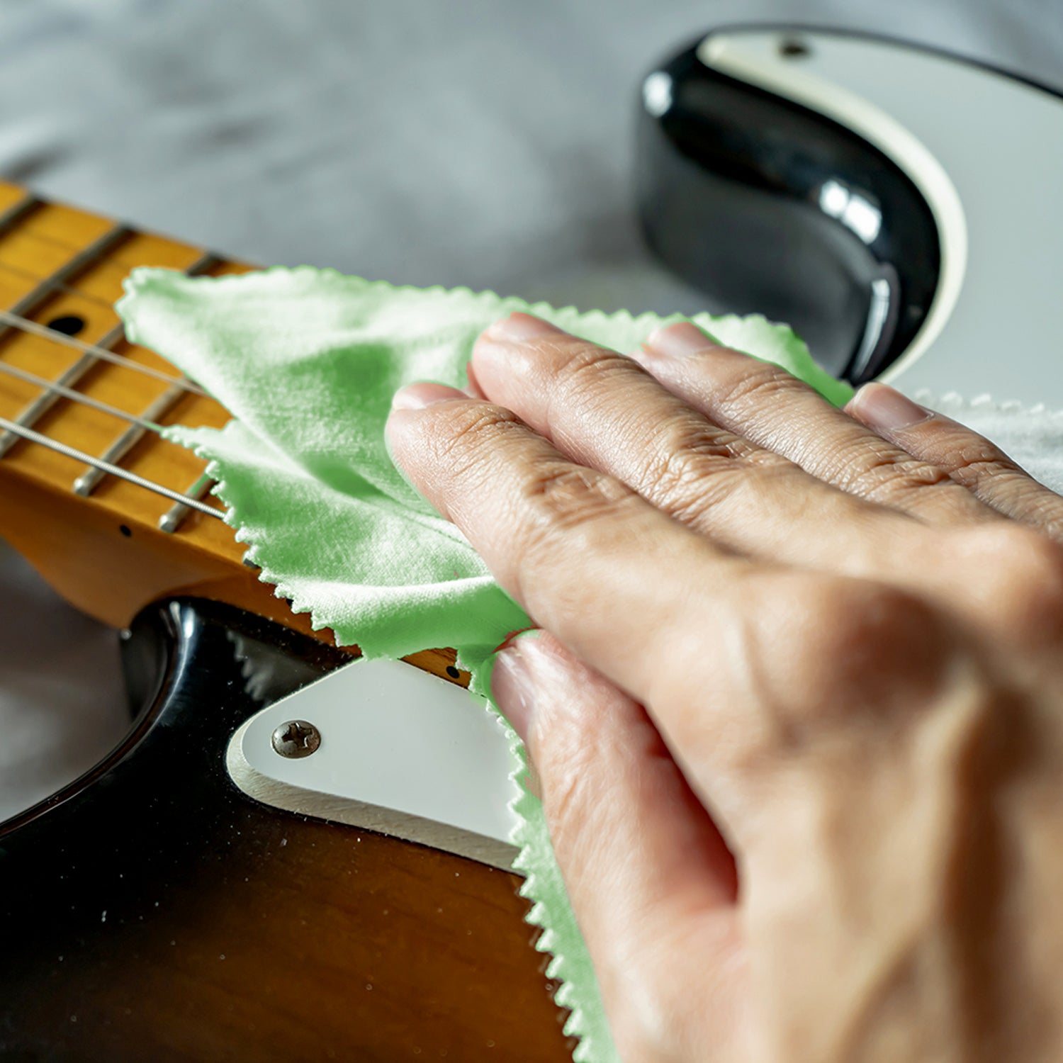 Universal Microfiber Plush Polishing Cloths (12"x12", 600 Packs) for Musical Instruments Care e.g. Guitar, Violin, Piano, Clarinet, Trumpet, Sax