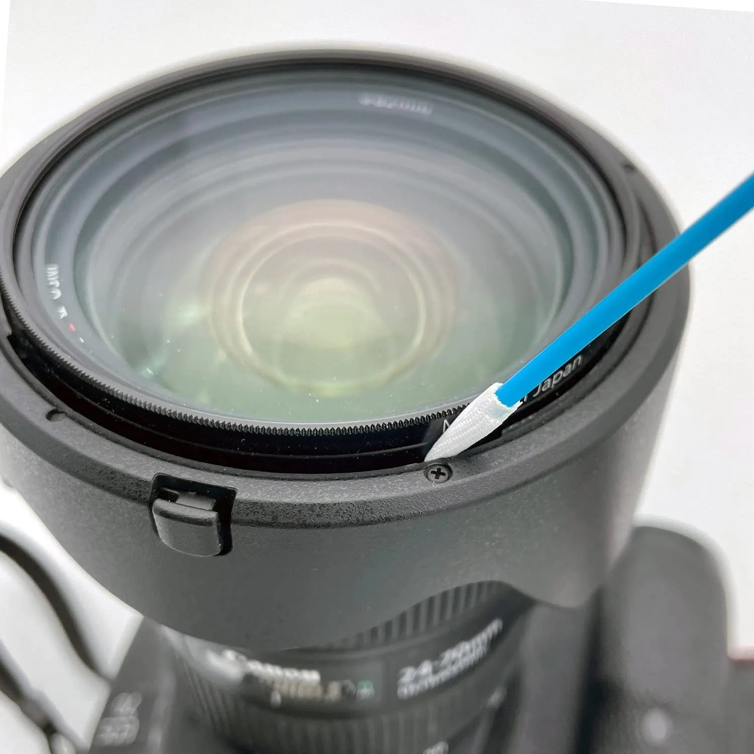 AAwipes cleaning swab sticks have great compatibility with most known solvents, such as IPA, and are lint-free for easy cleaning of delicate surfaces.