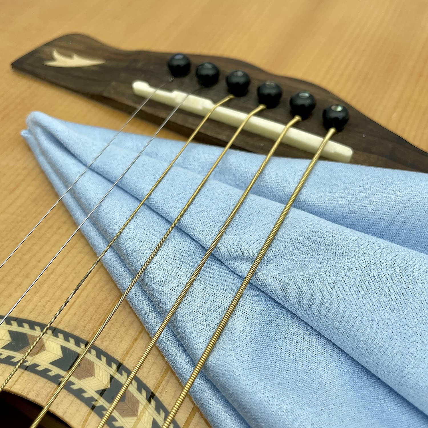 Universal Microfiber Plush Polishing Cloths  (12"x12", 600 Packs) for Musical Instruments Care e.g. Guitar, Violin, Piano, Clarinet, Trumpet, Sax